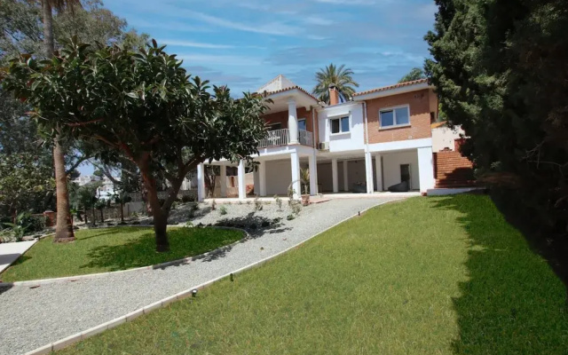 Tess Villa Olmos in M Laga
