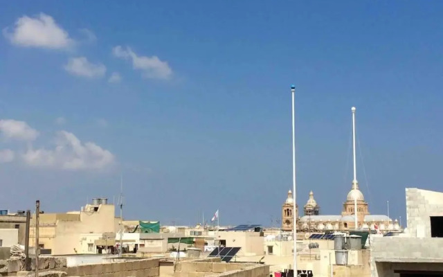 May Flower: Modern Flat close to Airport/Bus Stops