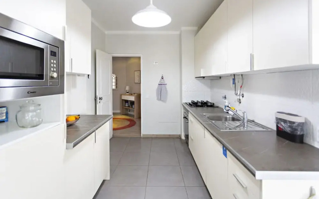 Gulbenkian in Faro With 2 Bedrooms and 1 Bathrooms