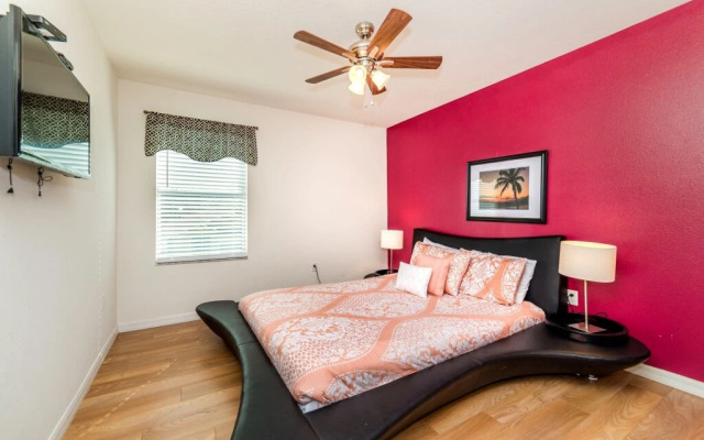 4 BR Crystal Cove Sleeps 10