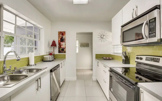 Sun-soaked Home w/ Pool in Lauderdale Lakes!