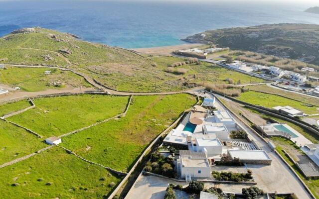 Mesmerising Sea View Lia Residence
