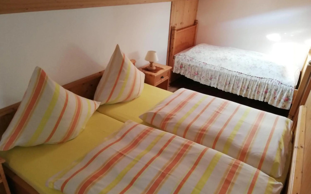 Ferienwohnung Emilia mit Bergblick (Osten)