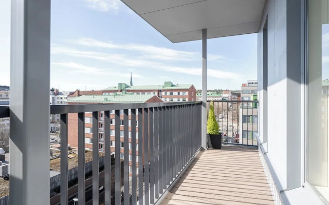 Luxurious 1BR Penthouse with Balcony