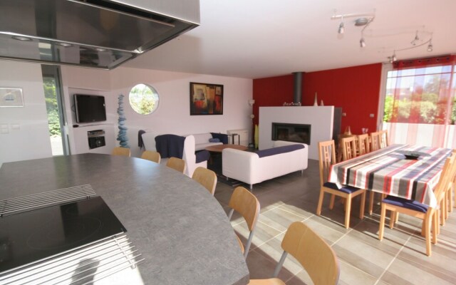 Luxurious Villa with Private Pool in Loctudy France