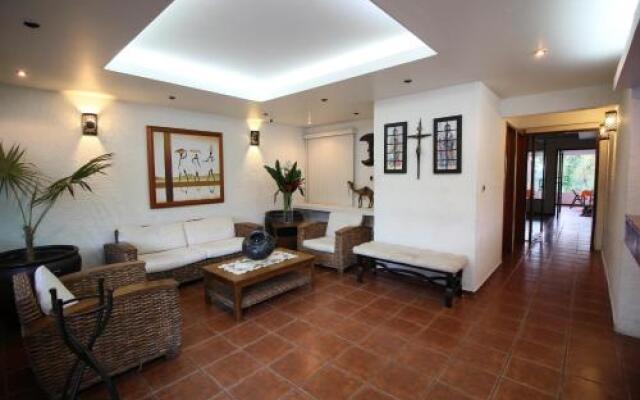 Villa Blanca Suites