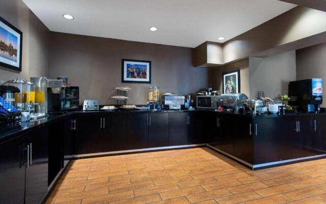 The Armada Inn & Suites Glendale Heights