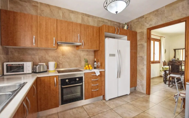 Country House in Spain With Pool & Mountain Views