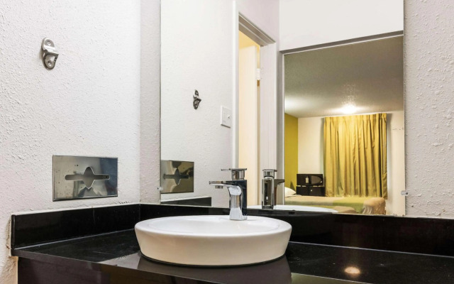 Motel 6 Alexandria, LA - South