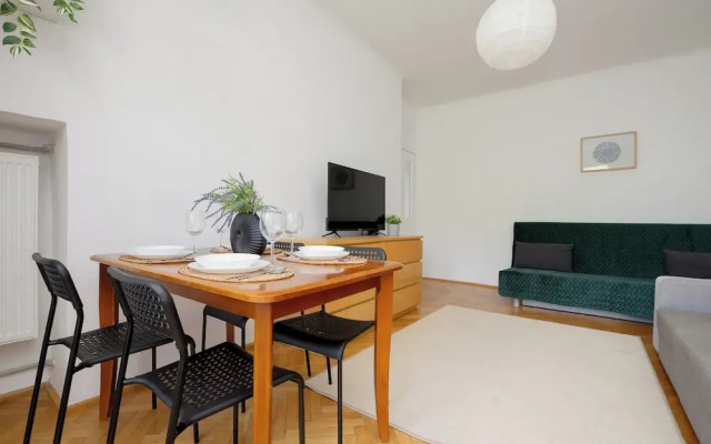 Darwina Apartment 2 Balconies by Renters