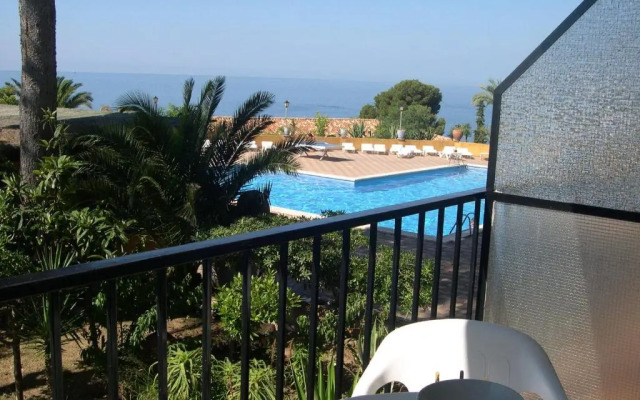 Apartamentos y Bungalows Cala Llevadó