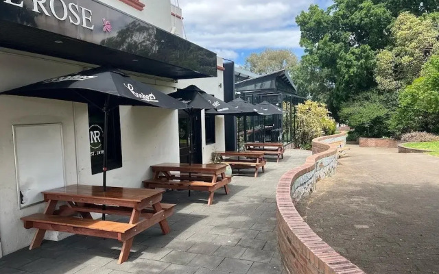 Native Rose Hotel