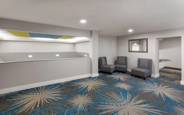 Days Inn by Wyndham Tulsa Central