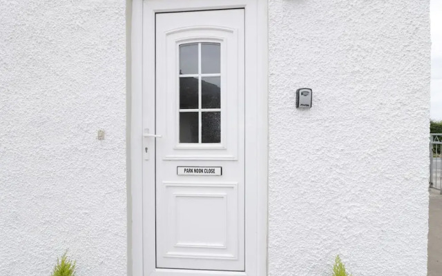 1 Park Nook Close