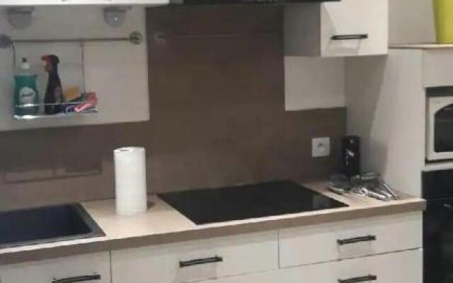 Beau Studio Au Calme Proche de la Cathedrale (Adults Only)