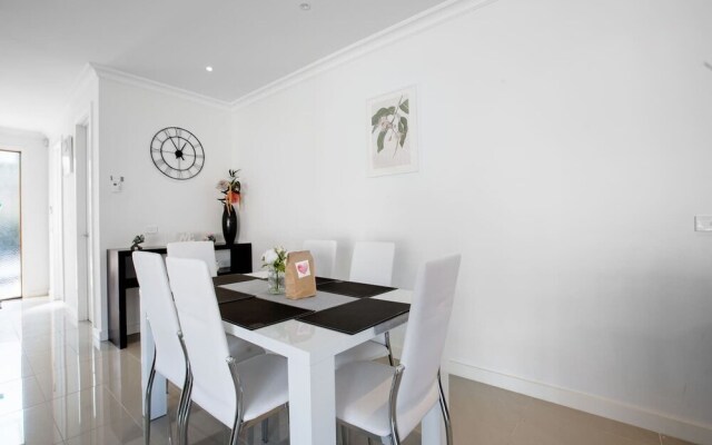 Stunning 3beds Near Knox Shopping Centro@wantirna