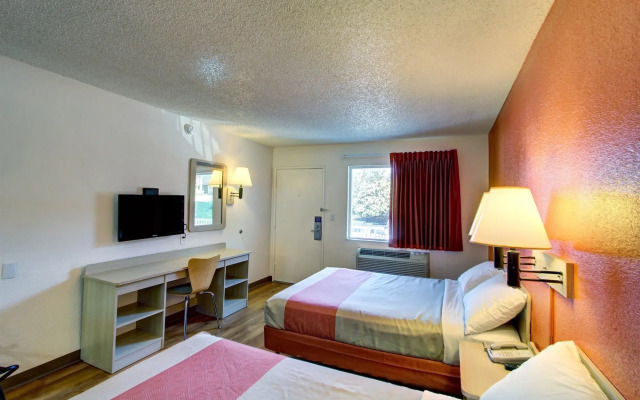 Motel 6 La Mesa, CA - San Diego