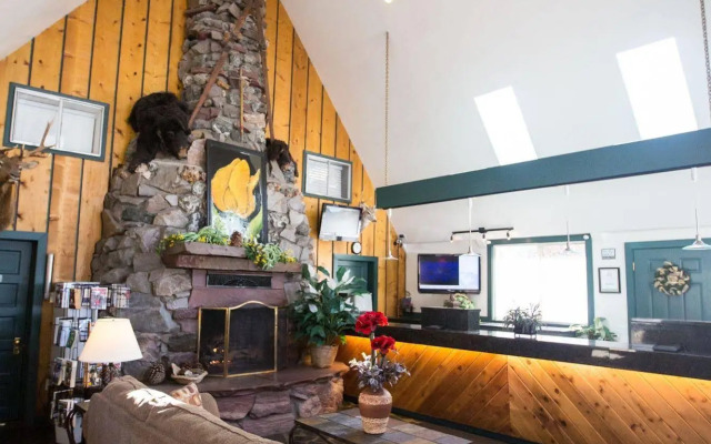 Twin Peaks Lodge & Hot Springs