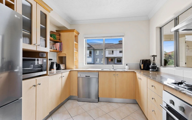 Lakeside Luxe Retreat - Pool View BBQ Spa Bath