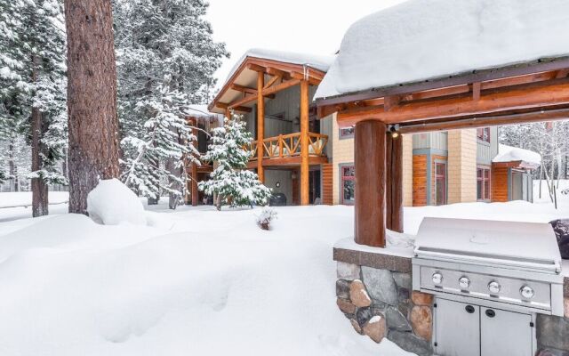 Cabins at Mammoth Lakes
