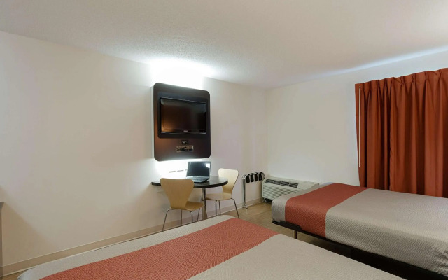 Motel 6 Brandon, MB