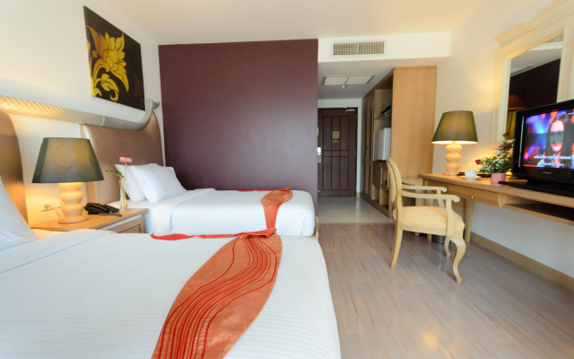 The StandardX Bangkok Phra Arthit
