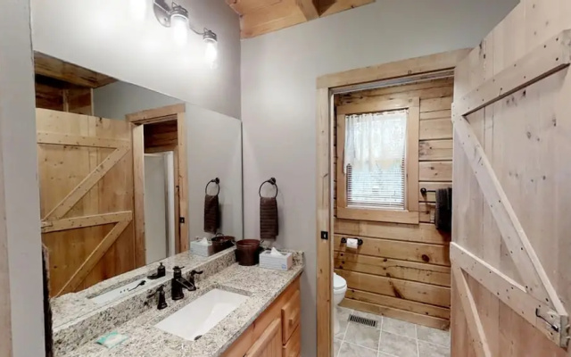 The Lazy Bear - 2 Br Cabin