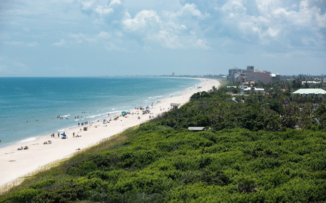 Crowne Plaza Melbourne - Oceanfront by IHG