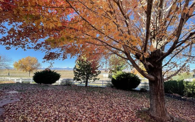 Spacious Home W/ Fun Amenities | Lake & Mtn Views