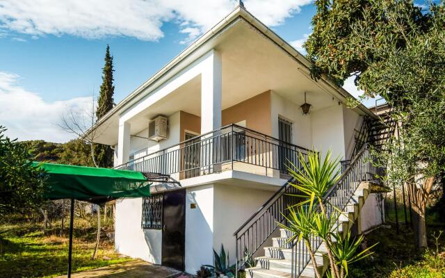 Seaside Holiday Home With Balcony