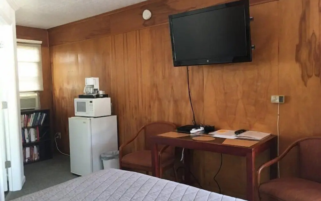 Hillcrest Motel