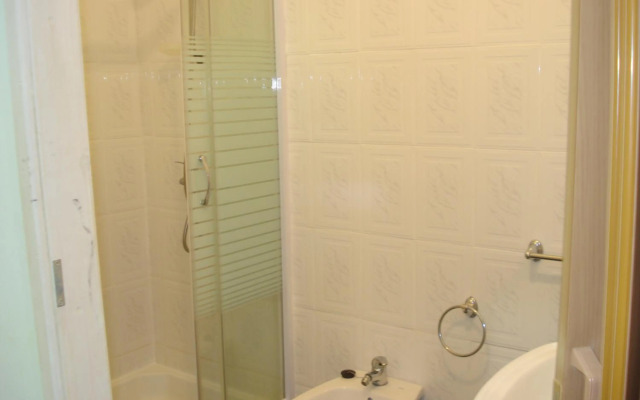 Metro Casa Música Apartments and Rooms