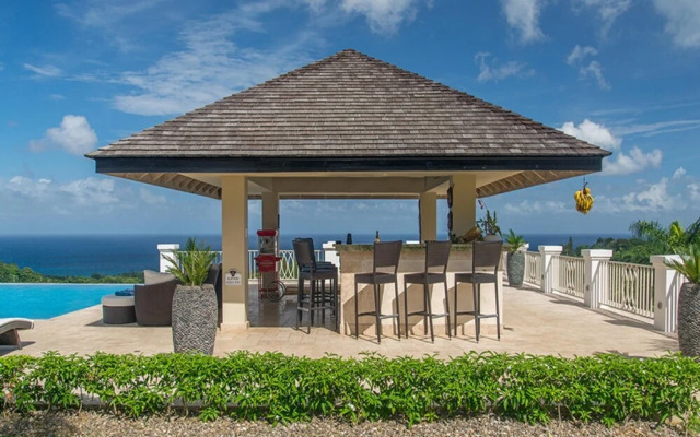 Sunny Vacation Villa 18