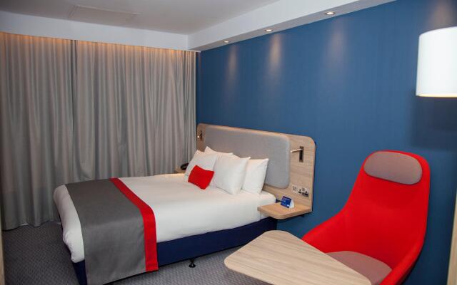 Holiday Inn Express Cardiff Bay by IHG