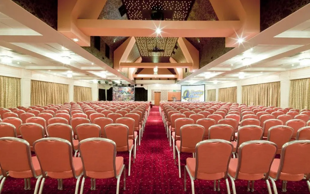 Drayton Manor Hotel