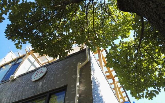 Wuyuan Fangzi Tea Homestay (Wuyuan High-speed Railway Station Xiangao Ancient City Branch)