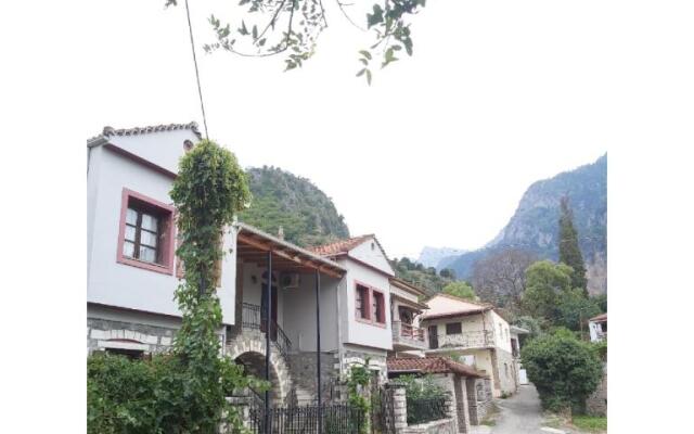 Potamolithos Suites