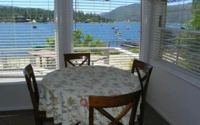 RedAwning Lakefront Retreat