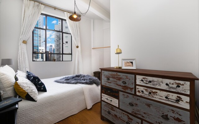 Beautiful Modern Central City Apartment