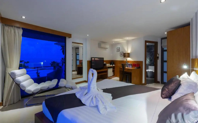 The Dinky Rock, Lounge Beach Club & Spa Hotel