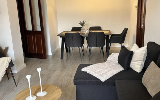 Hancinda Sleeps 4 With Free Parking