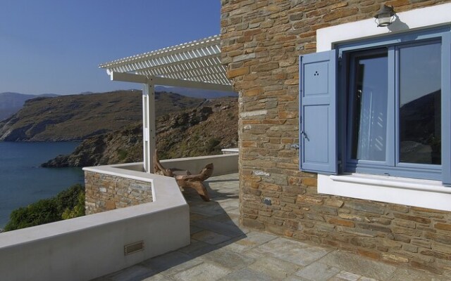 Seaside luxury villa by VillaRentalsgr