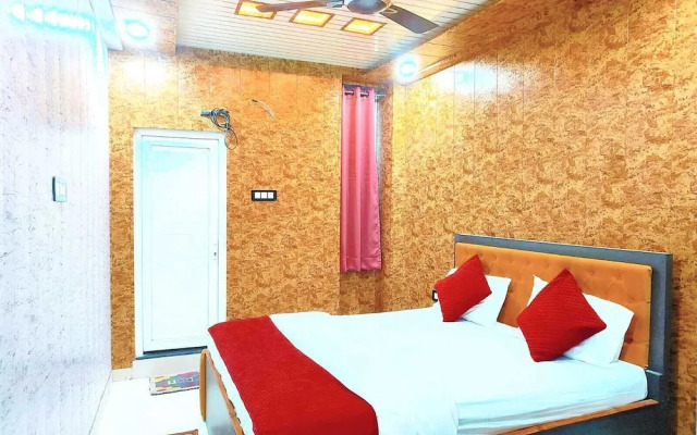 Hotel R K Villa 700 mtr Vishwanth Temple