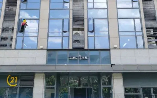 Wanfeng Cinema Apartment (Fuzhou South Railway Station)