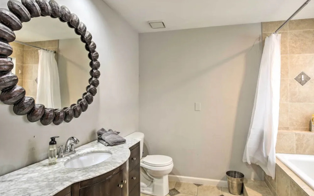 Comfortable Dallas Condo Close to Attractions