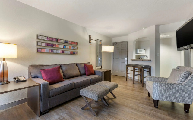 Windmill Suites Surprise - Phoenix, an Ascend Collection Hotel