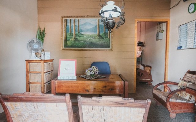 RedDoorz near Plaza Ambarukmo