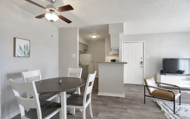 Relaxing 1BR Getaway in Heart of Midland