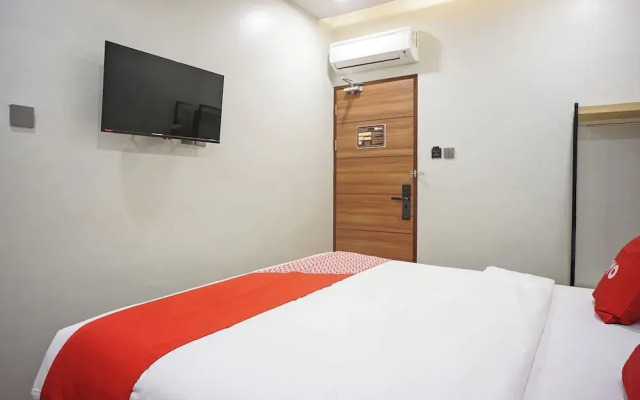 OYO 92956 Travelbiz Hotel