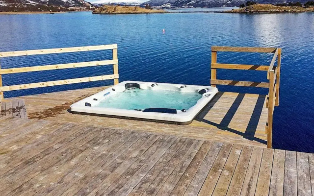 Four Bedroom Holiday Home In Gullesfjord